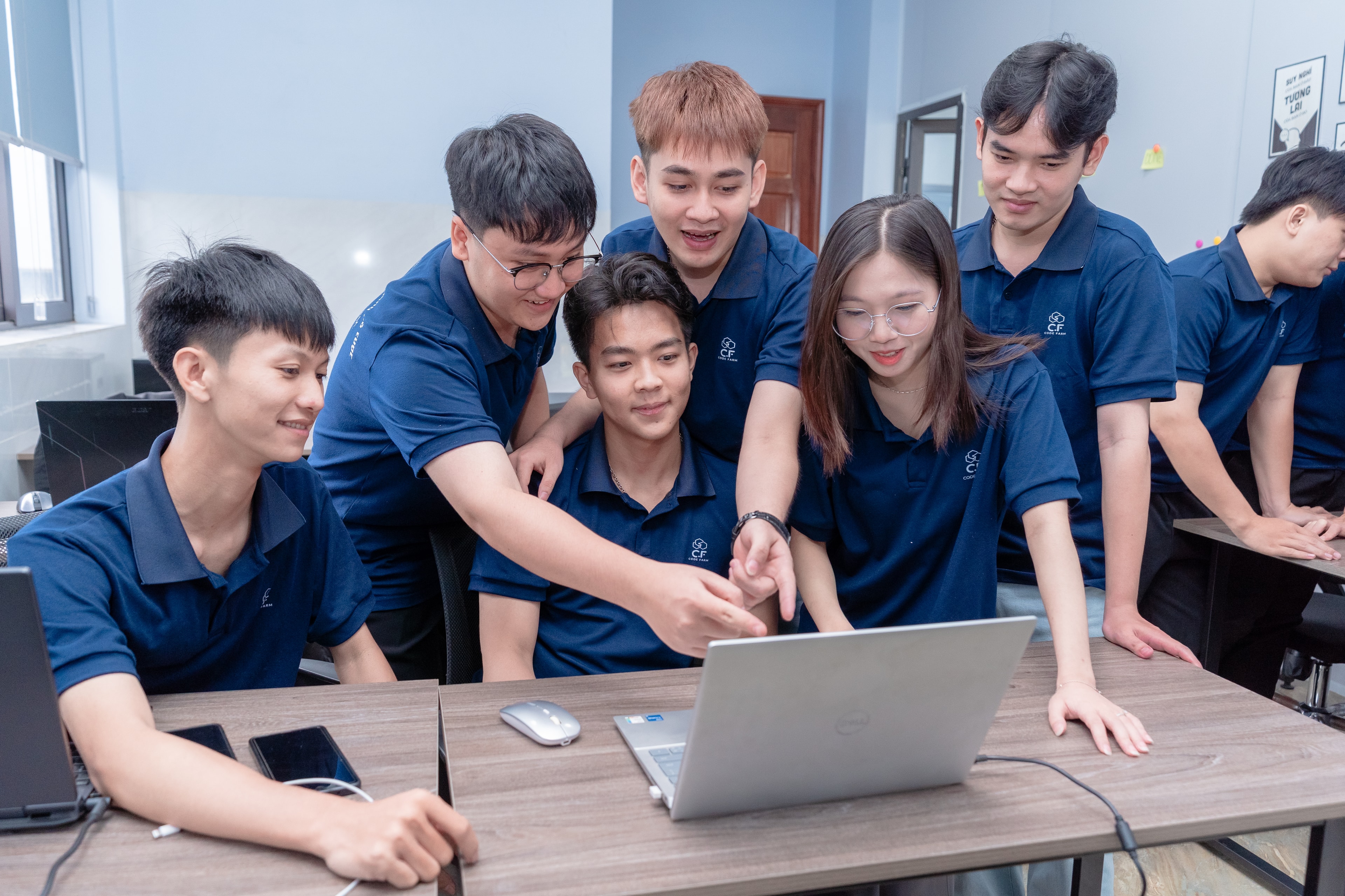 Happy student learning online