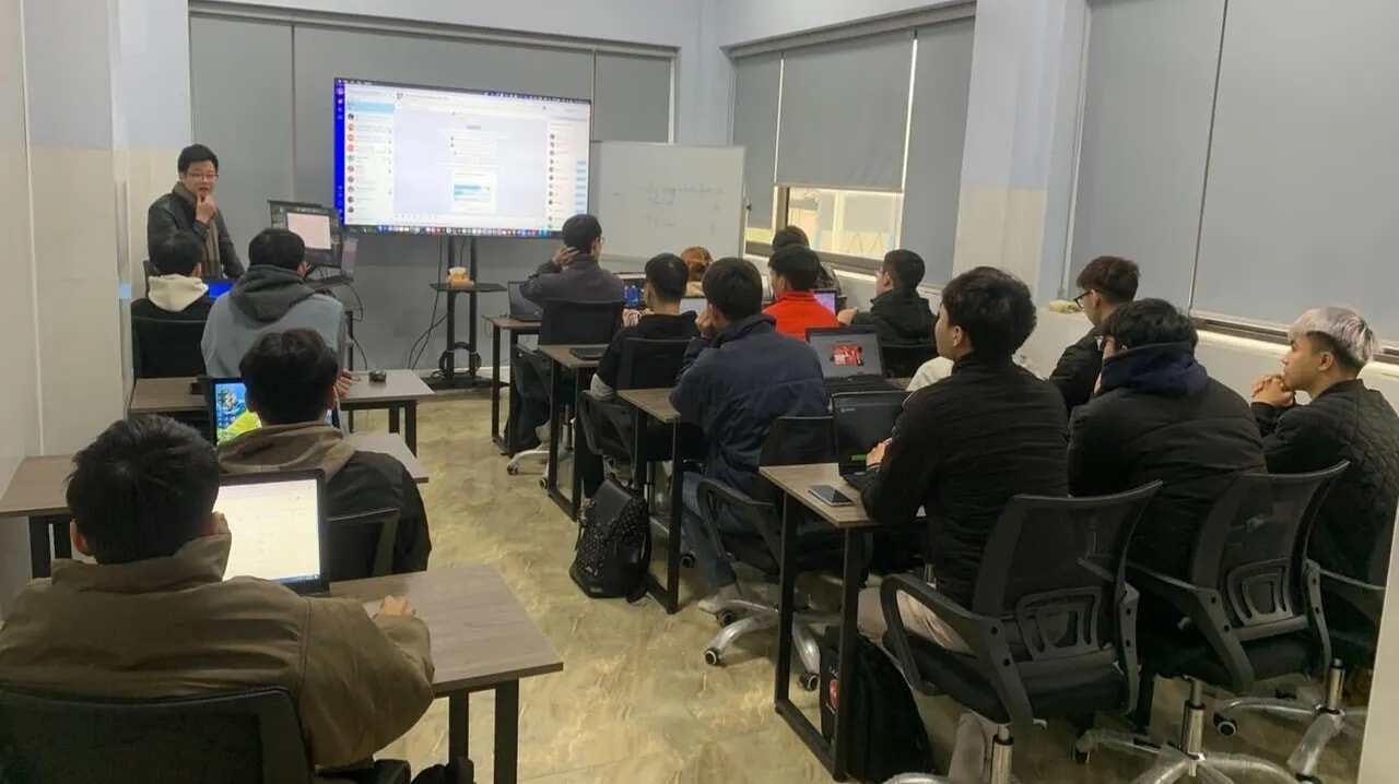 Từ “Nồi Cám Lợn” Đến Dự Án Đầu Tay